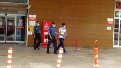 Okulla giren iki şüpheli kıskıvrak yakalandı
