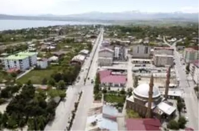 (Özel) Sokağa çıkma kısıtlamasıyla tarihi ilçe Ahlat sessizliğe büründü (Özel) Sokağa çıkma kısıtlamasıyla tarihi ilçe Ahlat sessizliğe büründü