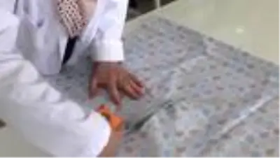 Sındırgı’da üretilen renkli maskeler çocuklara dağıtıldı