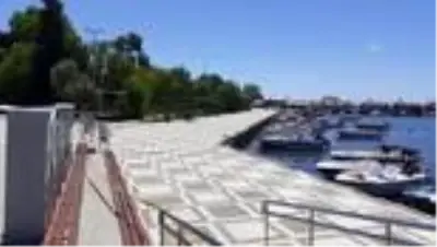 Sokaklar bayramın 2. gününde de sessizliğini korudu (2)