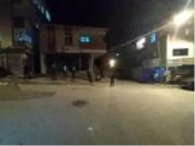 Sultanbeyli'de iki aile arasında kavga: 2'si ağır 6 yaralı Sultanbeyli'de iki aile arasında kavga: 2'si ağır 6 yaralı