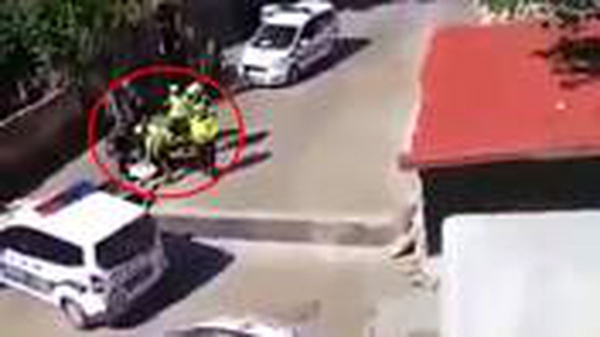 Evinin önünde oturan vatandaşı darp eden polisler hakkında soruşturma başlatıldı