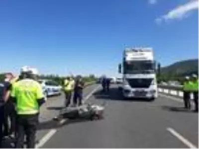 TIR'ın çarptığı motosikletteki çift öldü, 2 çocukları yaralı TIR'ın çarptığı motosikletteki çift öldü, 2 çocukları yaralı