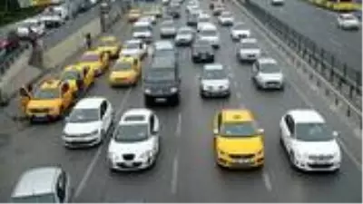 Trafik sigortasında aylık olarak yapılan fiyat artışı yarı yarıya düşürüldü Trafik sigortasında aylık olarak yapılan fiyat artışı yarı yarıya düşürüldü