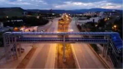 43 ilin geçiş güzergahındaki yollar bu bayramda boş kaldı