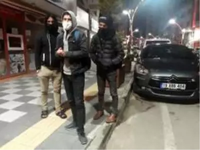 Ankara'dan Çorum'a yürüyen mültecilere başkan sahip çıktı Ankara'dan Çorum'a yürüyen mültecilere başkan sahip çıktı