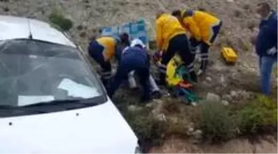 Beypazarı'nda bir araç şarampole yuvarlandı: 1 yaralı Beypazarı'nda bir araç şarampole yuvarlandı: 1 yaralı