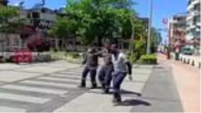 Bulancaklı vatandaşlar balkonlarda yöresel halk oyunları oynadı