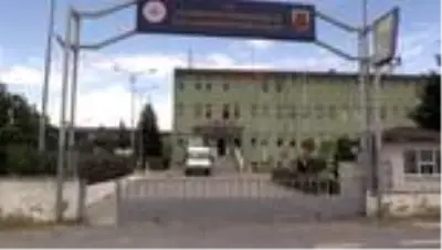 Çaldıkları cenaze aracıyla uyuşturucu taşıyan 3 şüpheli yakalandı Çaldıkları cenaze aracıyla uyuşturucu taşıyan 3 şüpheli yakalandı