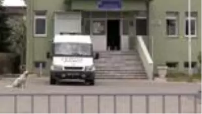 Çaldıkları cenaze aracıyla uyuşturucu taşıyan 3 şüpheli yakalandı Çaldıkları cenaze aracıyla uyuşturucu taşıyan 3 şüpheli yakalandı