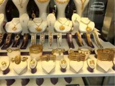 Çeyrek altının fiyatı 1 senede 220 TL arttı Çeyrek altının fiyatı 1 senede 220 TL arttı