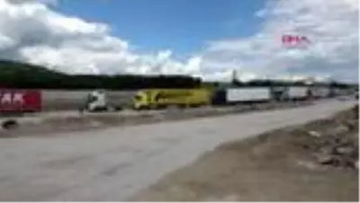 EDİRNE'de sınır kapılarında TIR yoğunluğu EDİRNE'de sınır kapılarında TIR yoğunluğu