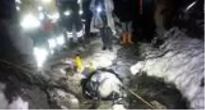 Erzincan'da yaylada kar nedeniyle mahsur kalan 15 aile ve off-roadcılar kurtarıldı