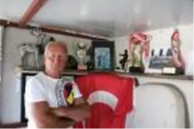 Fenerbahçe'nin UEFA Kupa'lı antrenörü artık kuş ve köpek yetiştiriyor Fenerbahçe'nin UEFA Kupa'lı antrenörü artık kuş ve köpek yetiştiriyor