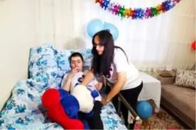 Hasta bakıcıdan gönülleri fetheden davranış