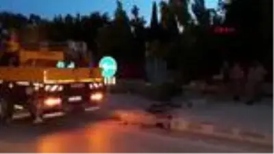 Otomobille askeri tugaya girdi 1 yaralı Otomobille askeri tugaya girdi 1 yaralı