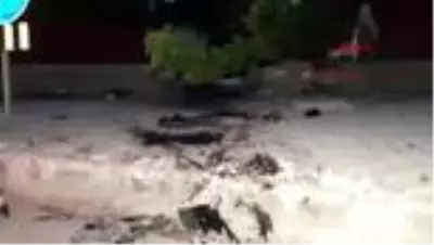 Otomobille askeri tugaya girdi 1 yaralı Otomobille askeri tugaya girdi 1 yaralı