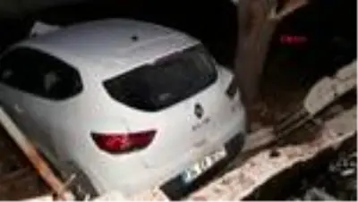 Otomobille askeri tugaya girdi 1 yaralı Otomobille askeri tugaya girdi 1 yaralı