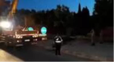 Otomobille askeri tugaya girdi: 1 yaralı Otomobille askeri tugaya girdi: 1 yaralı