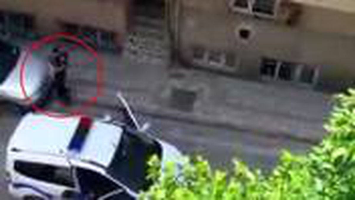 Sokakta polisi gören çocuk ağladı, polis ailelere sitem etti: Biz Yunan polisi miyiz?