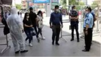 Salgında gevşeme pahalıya mal olabilir! 4 ilimizde koronavirüs yeniden hortladı Salgında gevşeme pahalıya mal olabilir! 4 ilimizde koronavirüs yeniden hortladı