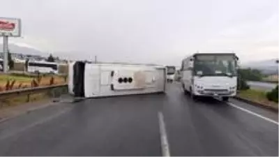 Tarım işçilerini taşıyan servis devrildi: 5 yaralı