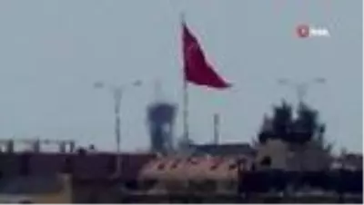 Terörden temizlenen Telabyad'a Türk bayrakları asıldı Terörden temizlenen Telabyad'a Türk bayrakları asıldı