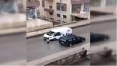 Vatandaş 'inşallah tartışmazlar' dedi, onlar selamlaştı...Fırıncıların örnek hareketi kamerada Vatandaş 'inşallah tartışmazlar' dedi, onlar selamlaştı...Fırıncıların örnek hareketi kamerada