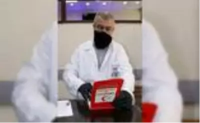 Yardımsever kuaför müşterilerini gönüllü kan bağışçısı yaparak