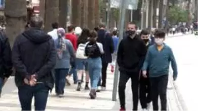 4 günlük kısıtlama sonrası vatandaşlar cadde ve sokaklara akın etti 4 günlük kısıtlama sonrası vatandaşlar cadde ve sokaklara akın etti