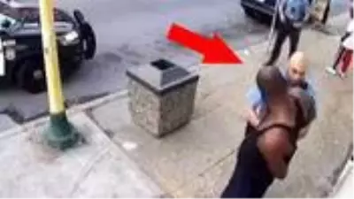ABD'de polisin boğarak öldürdüğü siyahi genç olayında yeni görüntüler ortaya çıktı ABD'de polisin boğarak öldürdüğü siyahi genç olayında yeni görüntüler ortaya çıktı