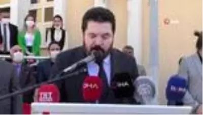 İlginç anma töreni! Bu kez darağacına darbeler asıldı İlginç anma töreni! Bu kez darağacına darbeler asıldı
