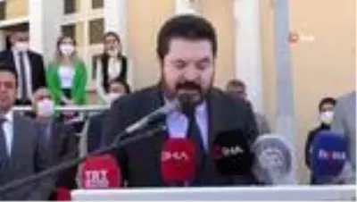 İlginç anma töreni! Bu kez darağacına darbeler asıldı İlginç anma töreni! Bu kez darağacına darbeler asıldı