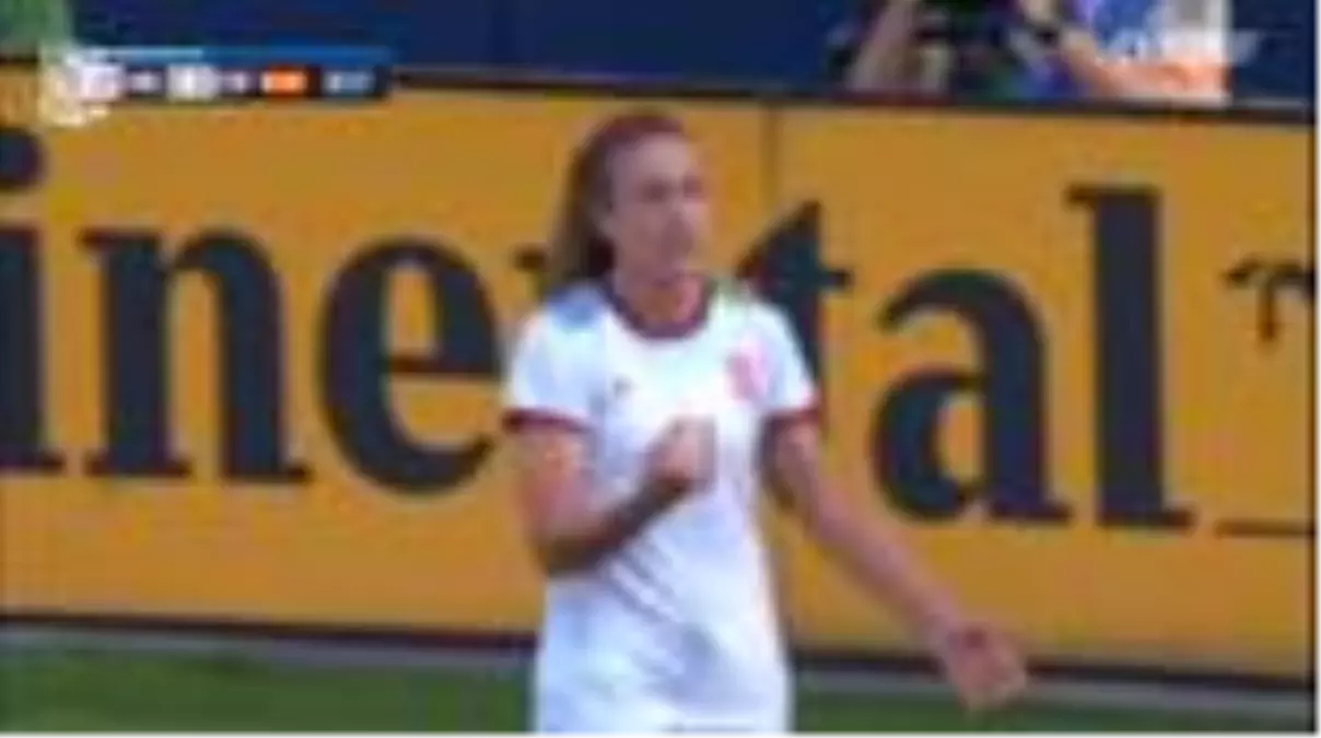 Alexia Putellas İngiltere Karşısında Galibiyeti Getiren Golü Atıyor