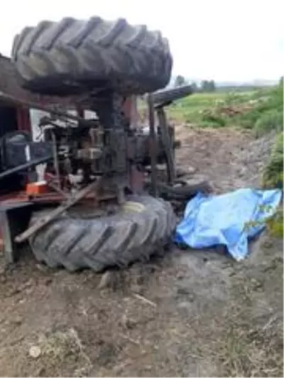 Antalya'da traktör şarampole devrildi anne öldü, 2 kızı yaralandı Antalya'da traktör şarampole devrildi anne öldü, 2 kızı yaralandı