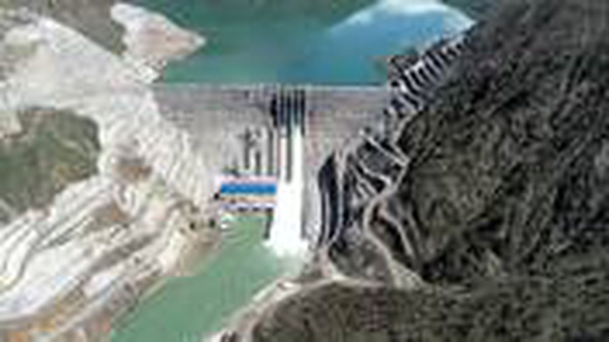 Siirt'te inşa edilen ve alanında Avrupa'nın en büyüğü olan Çetin Barajı'nda enerji üretimine başlandı