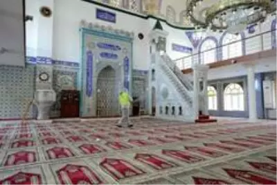 Bahçelievler'de camiler cuma namazına hazır Bahçelievler'de camiler cuma namazına hazır
