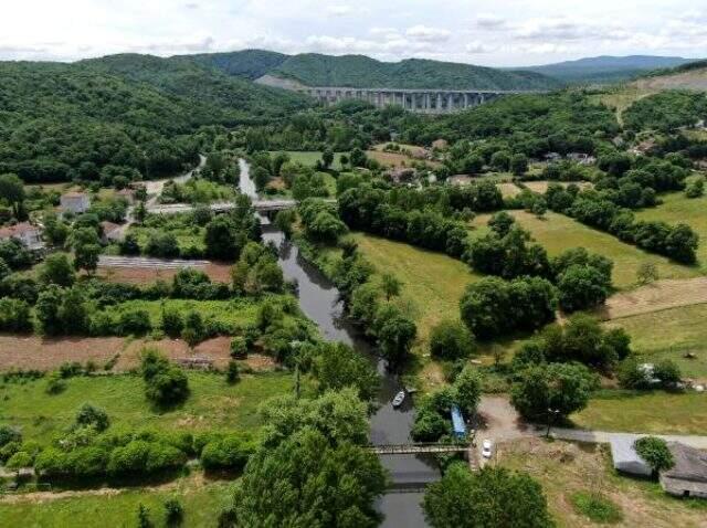 Balık tutulan, kurbağa sesleri gelen Riva deresinin hali şimdi içler acısı Balık tutulan, kurbağa sesleri gelen Riva deresinin hali şimdi içler acısı