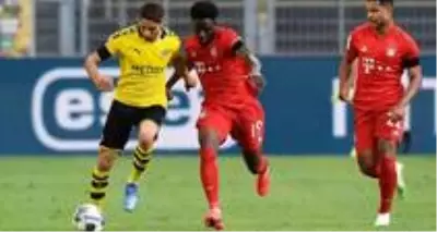 Borussia Dortmund - Bayern Münih maçında Achraf Hakimi, yere tükürdüğü için hakemden uyarı aldı Borussia Dortmund - Bayern Münih maçında Achraf Hakimi, yere tükürdüğü için hakemden uyarı aldı