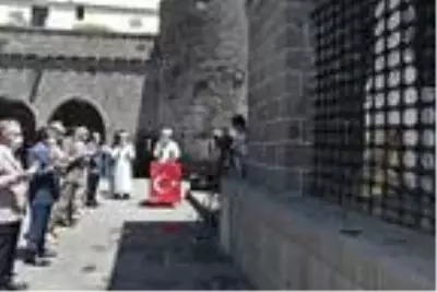 Diyarbakır'ın fethinin 1381'inci yıl dönümü kutlandı Diyarbakır'ın fethinin 1381'inci yıl dönümü kutlandı