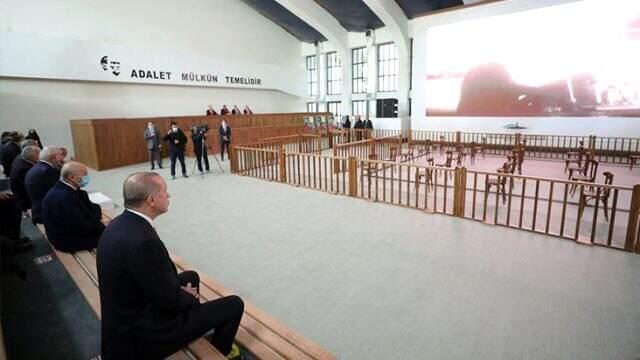 Erdoğan ve Bahçeli, Adnan Menderes'in yargılandığı Yassıada Mahkemesi'ni ziyaret etti Erdoğan ve Bahçeli, Adnan Menderes'in yargılandığı Yassıada Mahkemesi'ni ziyaret etti