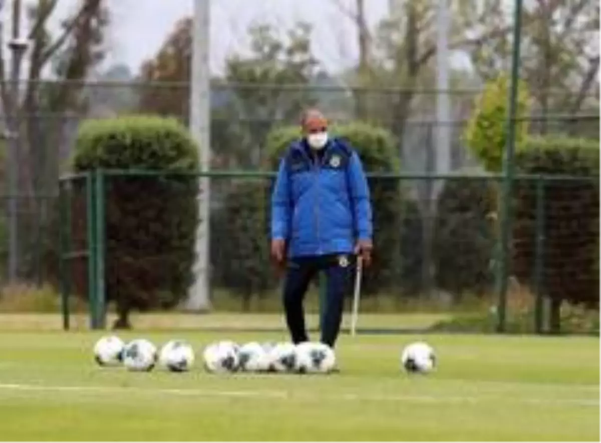 Fenerbahçe, Riva'da çalışmalarını sürdürüyor