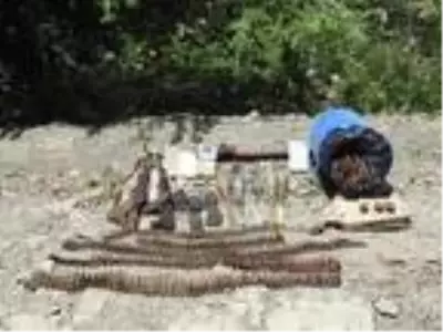 Hakkari'de, PKK'lı teröristlerin silah ve mühimmatı bulundu Hakkari'de, PKK'lı teröristlerin silah ve mühimmatı bulundu