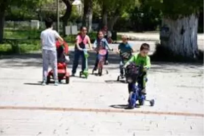 Kars'ta çocuklar gönüllerince eğlendi Kars'ta çocuklar gönüllerince eğlendi