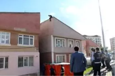 Meraklı vatandaşlar intihar girişimini sosyal medyadan canlı yayınladı