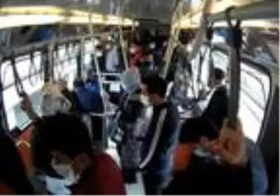 Metro ve metrobüste sabah saatlerinde yoğunluk Metro ve metrobüste sabah saatlerinde yoğunluk