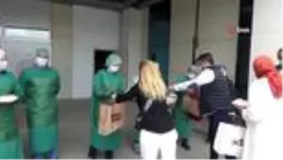 Pandemi doktorlarına ev yemekleri sürprizi Pandemi doktorlarına ev yemekleri sürprizi