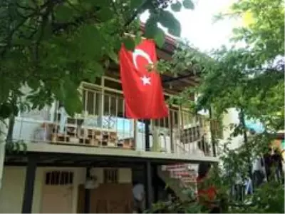Şehit Teğmen'in ailesine acı haber verildi Şehit Teğmen'in ailesine acı haber verildi