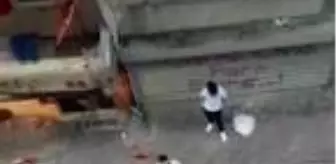 Yeşiltepe: Sokağa çıkma kısıtlamasına uymayan kişiler, görüntü çeken vatandaşı tehdit etti Yeşiltepe: Sokağa çıkma kısıtlamasına uymayan kişiler, görüntü çeken vatandaşı tehdit etti