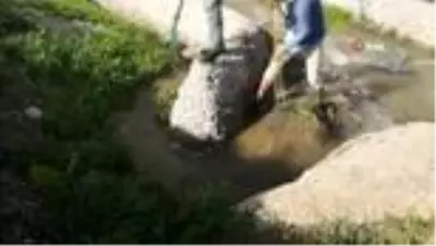 Van'da 9 yıldır kullanılmayan sulama kanalı yenilendi Van'da 9 yıldır kullanılmayan sulama kanalı yenilendi